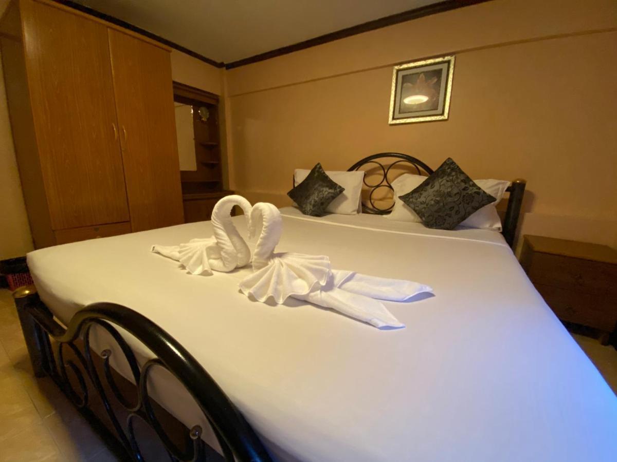 Star Guesthouse Patong Luaran gambar