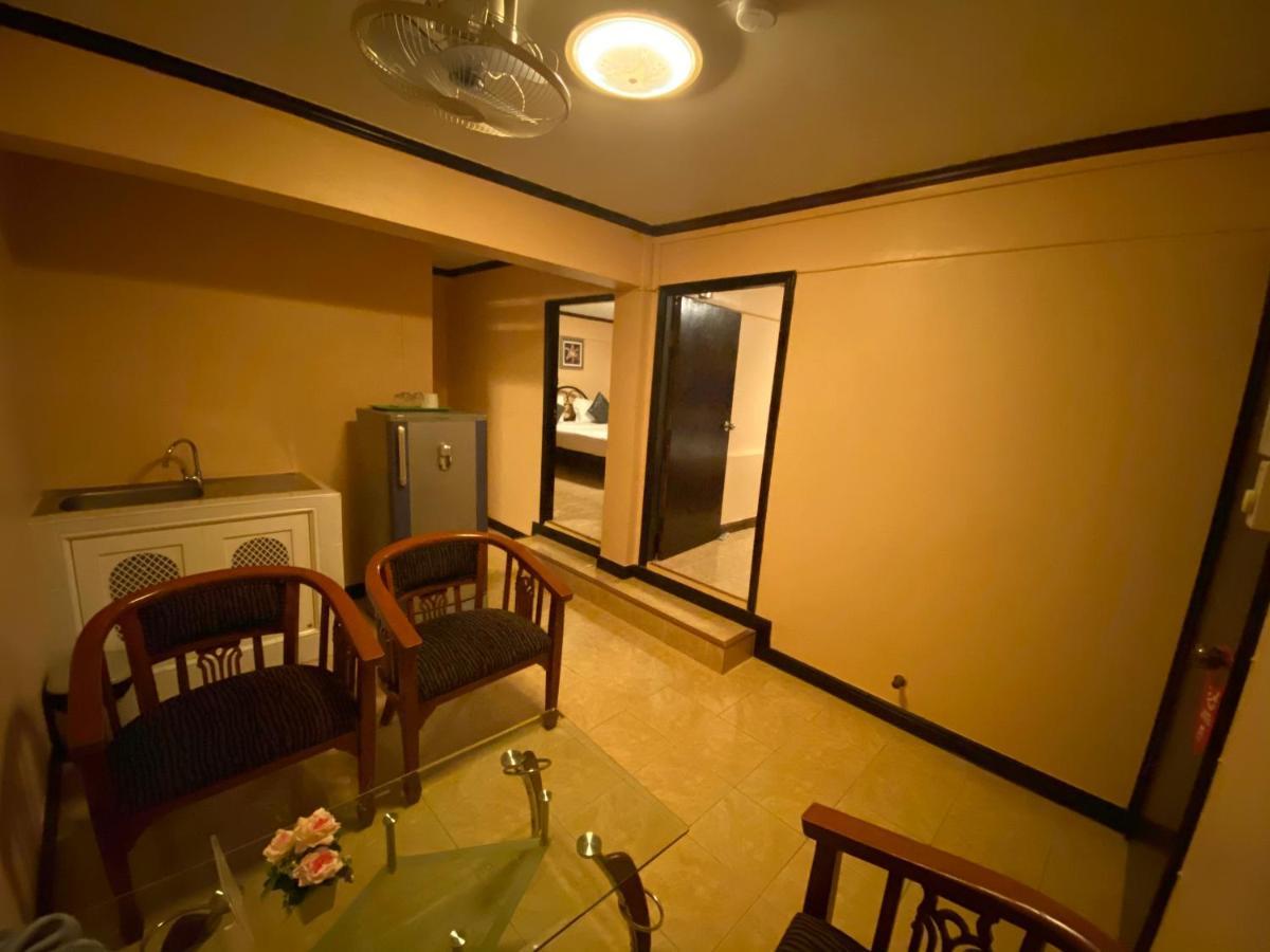 Star Guesthouse Patong Luaran gambar