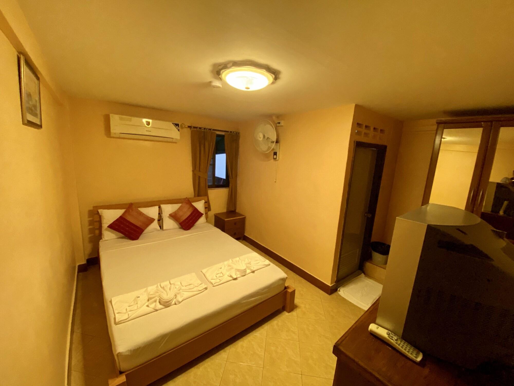 Star Guesthouse Patong Luaran gambar